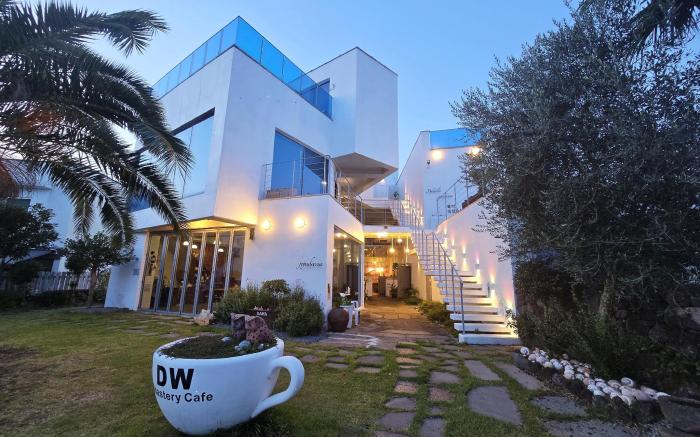 Seogwipo Dawa Pool Villa Pension