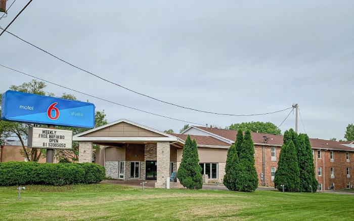 Motel 6 Rockford, IL