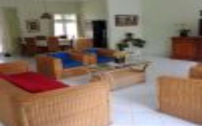 Villa Geulis 6 Kamar Tidur