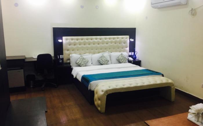 Hotel Kapoor Inn
