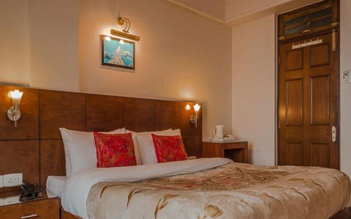 Hotel Shangri-La Regency