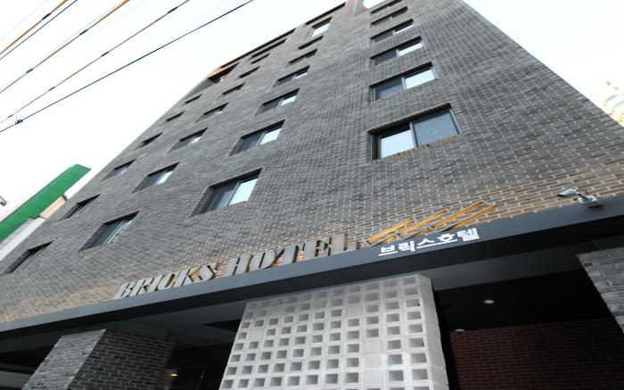 Bricks Hotel