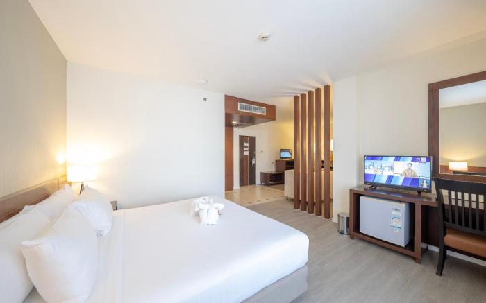 Golden Crown Grand Hotel