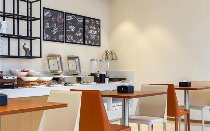 City Comfort Inn Haikou Riyue Plaza Xinhaihang Building