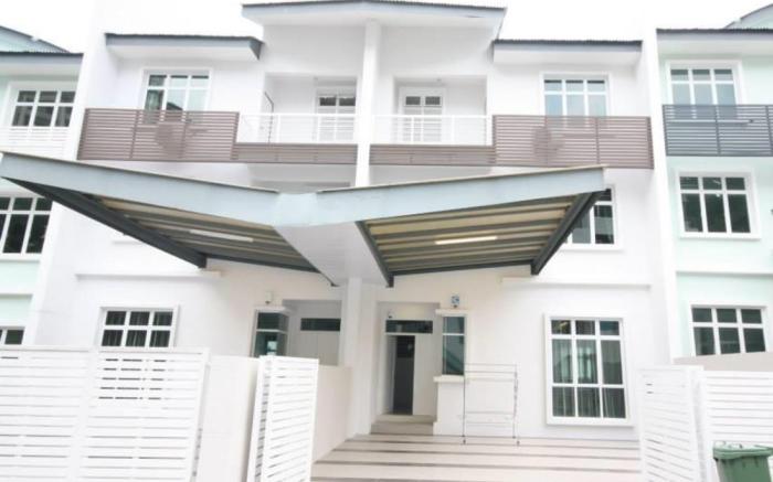 Shamrock Beach Villas Corner or Seaview