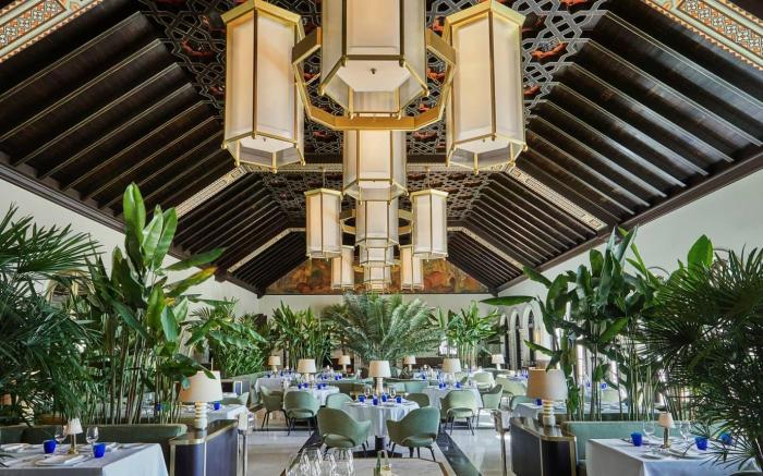 Four Seasons Hotel at The Surf Club