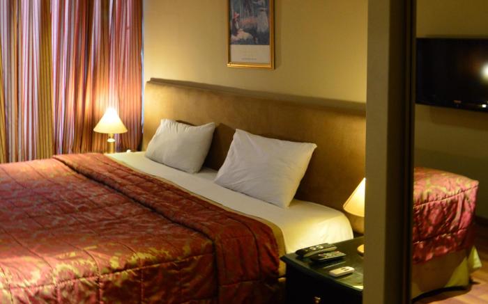 Gondola Hotel & Suites
