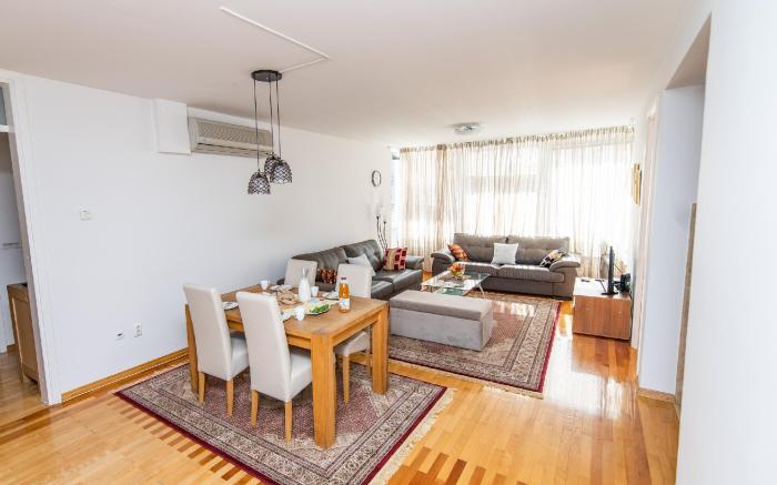 Modern 2BDR apartment in the center- FREE PARKING