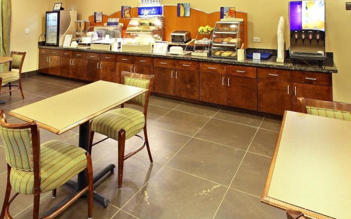 Holiday Inn Express Hotel & Suites Carthage By IHG