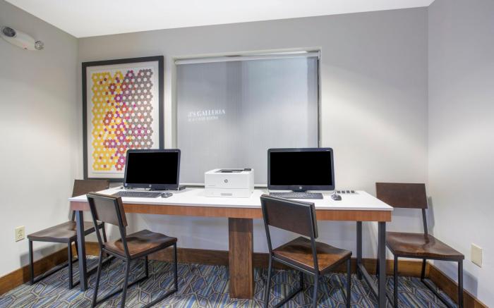 Holiday Inn Express Kansas City - at the Legends By IHG