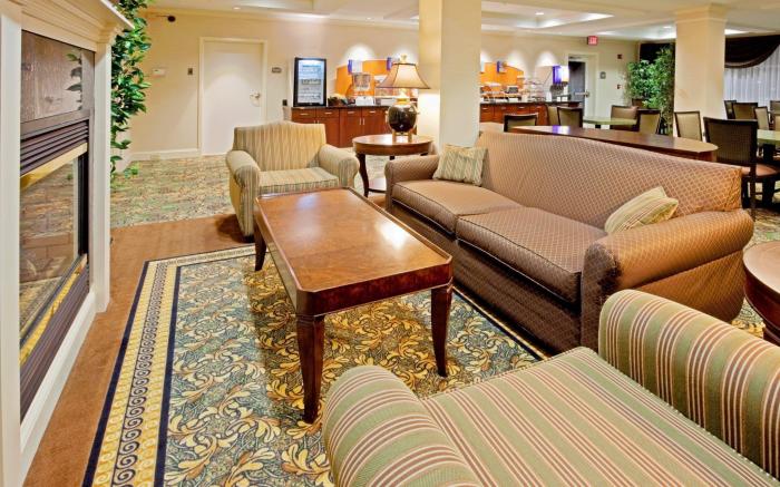 Holiday Inn Express Hotel & Suites Binghamton University-Vestal