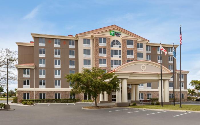 Holiday Inn Express Hotel & Suites Fort Myers West - The Forum By IHG