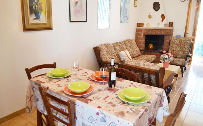 Holiday home close to the sea with internal parking and climate