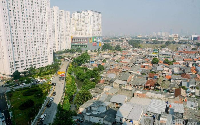 Cozy 2BR Apt at Bassura City near Mall By Travelio