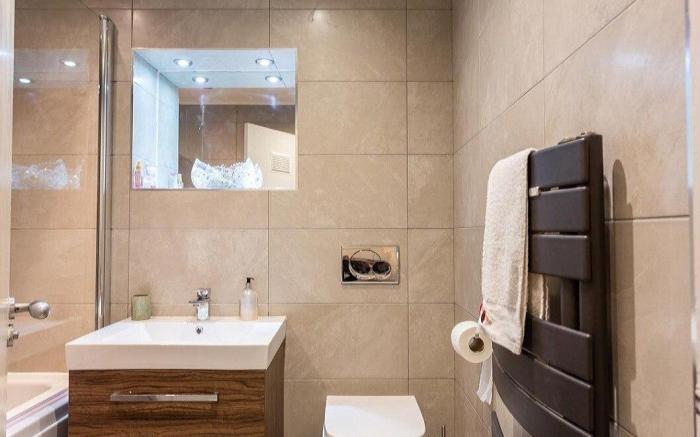 Cosy, Vibrant & Spacious Apartment In West End