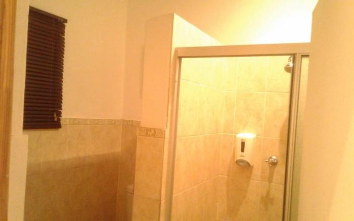 D & H Guesthouse Apt 4  Standard Double &  Shower