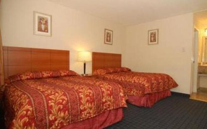 Ardsley Acres Hotel Court