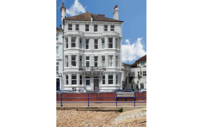 OYO Marine Parade Hotel, Eastbourne Pier