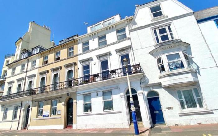 OYO Marine Parade Hotel, Eastbourne Pier