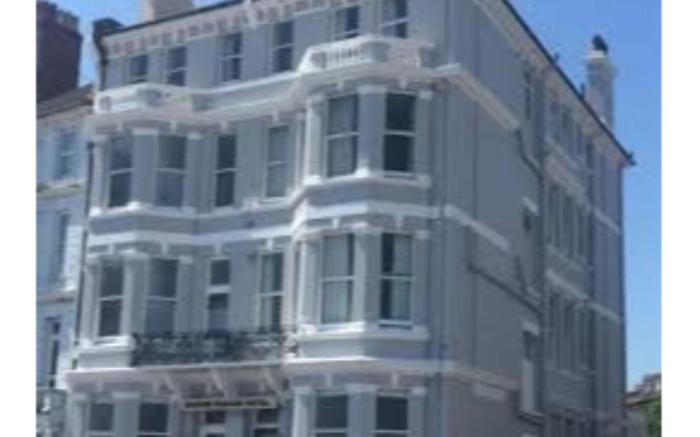 OYO Marine Parade Hotel, Eastbourne Pier