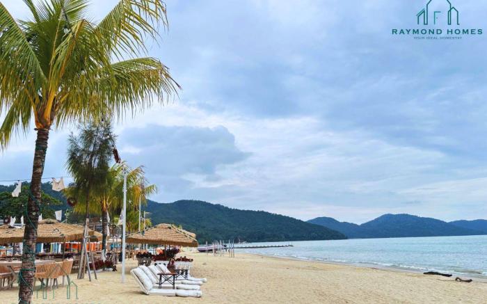 By The Sea by Raymond Homes@Batu Ferringhi 