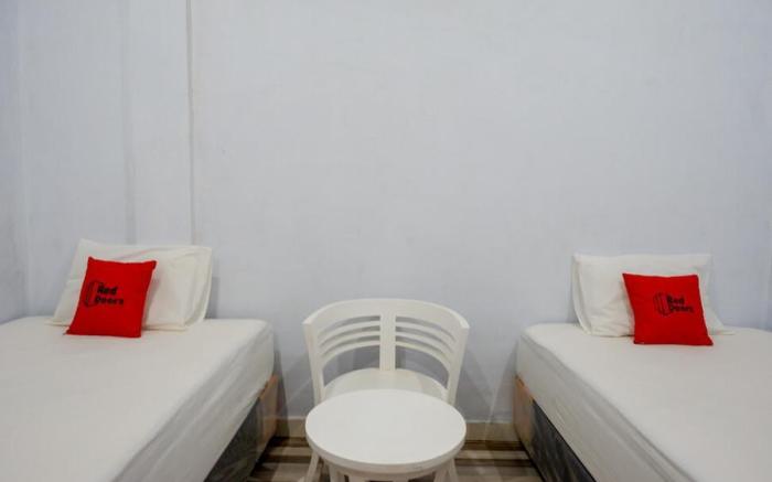 RedDoorz Plus @Hawai Inn Near Mall of Panakukang