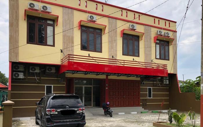 RedDoorz near RS Adam Malik Medan 2
