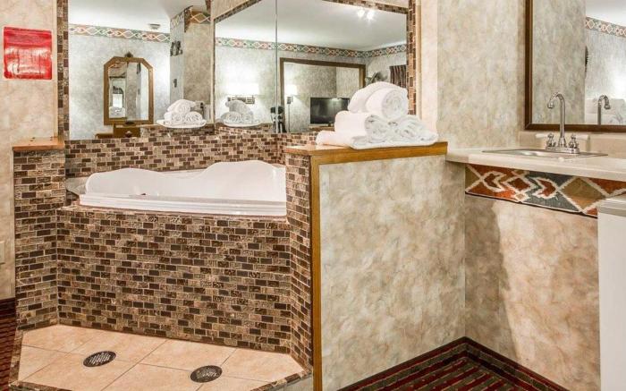 Rodeway Inn & Suites Madison East