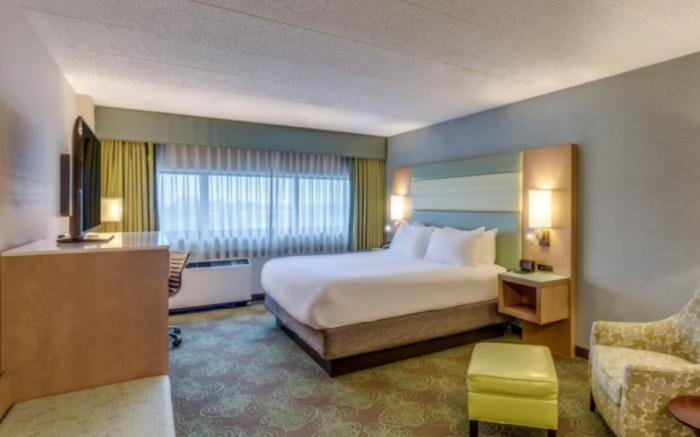Crowne Plaza Lansing 