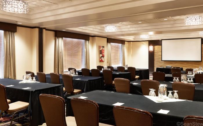 Best Western Premier Denham Inn and Suites