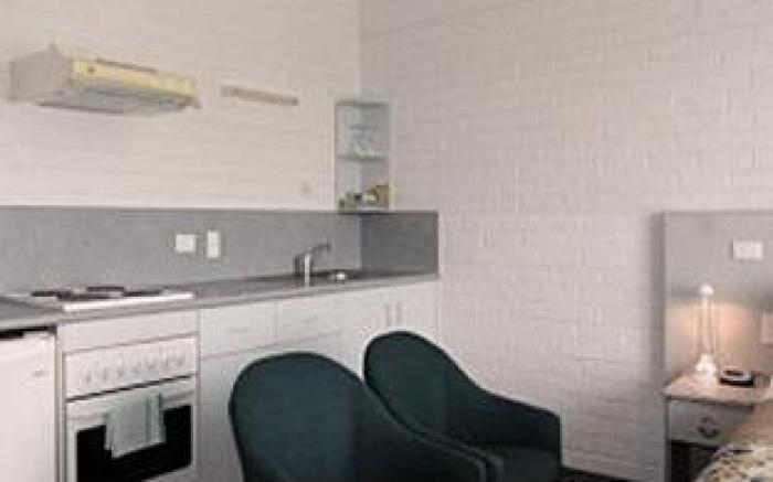 Adina Place Motel Apartments
