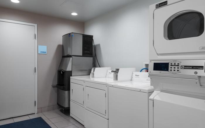 Holiday Inn Express & Suites Lathrop by IHG