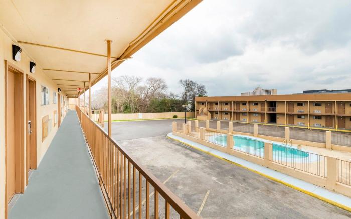 OYO Hotel San Antonio Lackland AFB/Seaworld Hwy 90 W