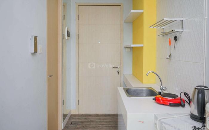 Studio Apartment @ Tree Park Apartment By Travelio