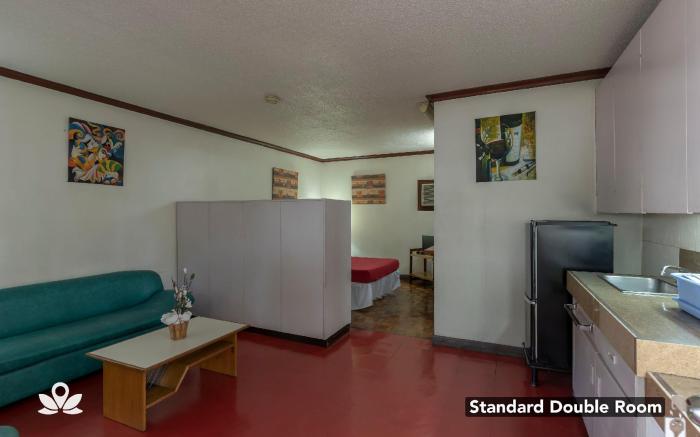Broadway Court Apartelle
