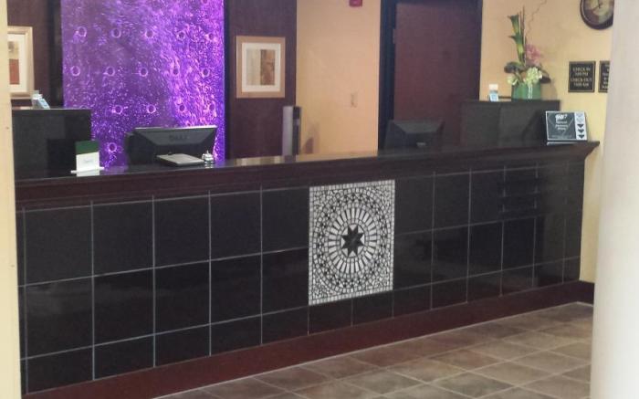 Paradise Inn & Suites