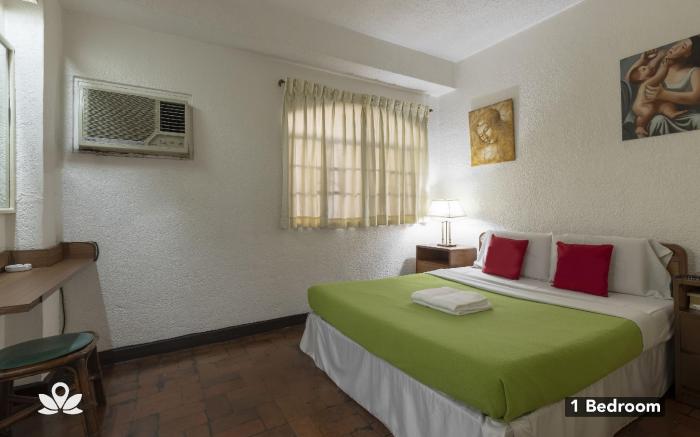Broadway Court Apartelle