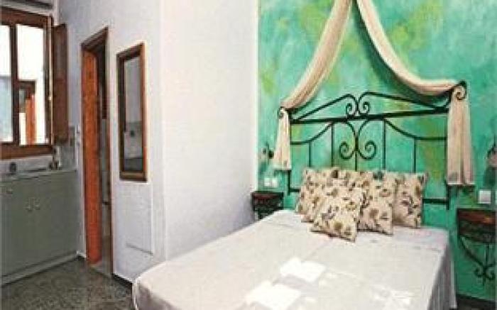 F Fine Suites - Adults Only