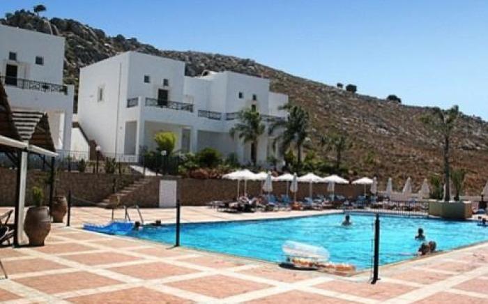 Lambis Studios & Apartments