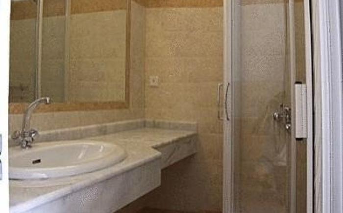 Lambis Studios & Apartments