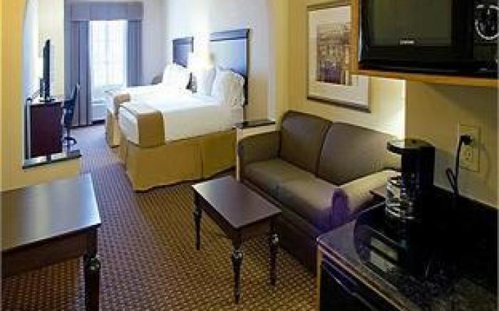 Holiday Inn Express Hotel and Suites Kingsville By IHG