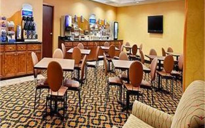 Holiday Inn Express Hotel & Suites Malvern By IHG