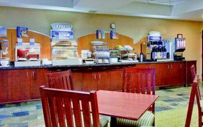 Holiday Inn Express Edmonton North By IHG