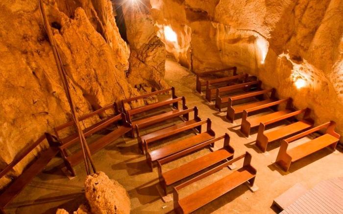 Capricorn Caves