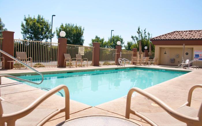 Holiday Inn Express & Suites Clovis Fresno Area By IHG
