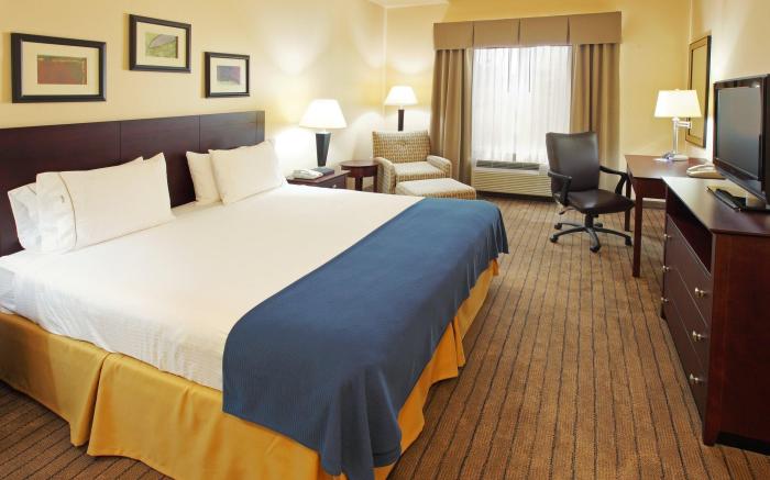 Holiday Inn Express Hotel & Suites Marshall By IHG