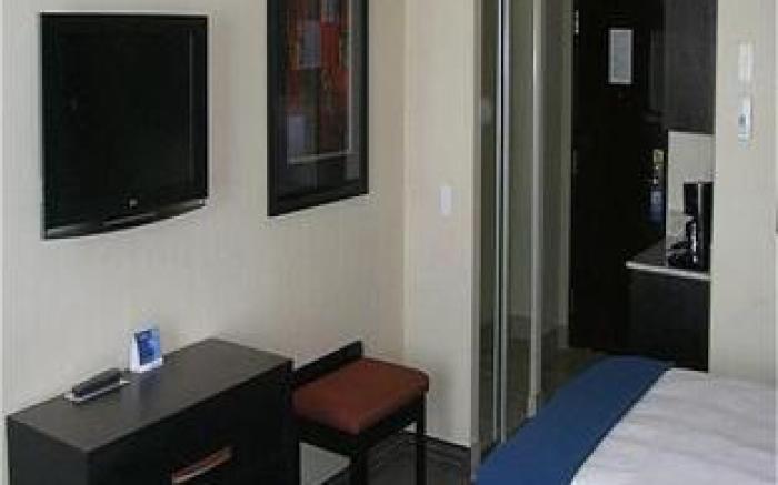 Holiday Inn Express Airport Calgary By IHG