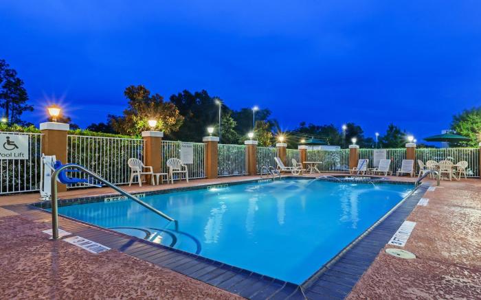Holiday Inn Express Hotel & Suites Beaumont Northwest By IHG