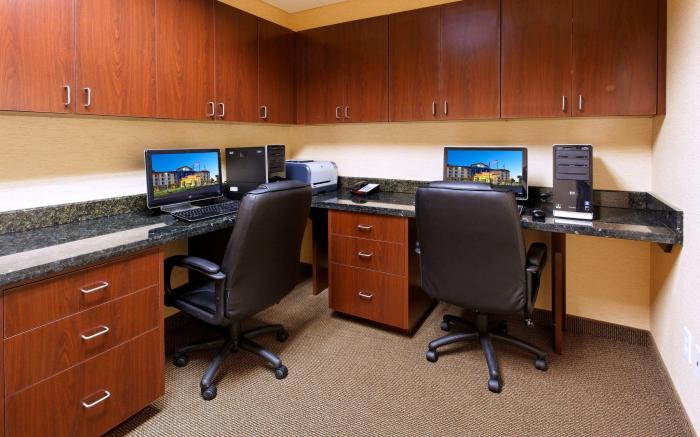 Holiday Inn Express Fresno Northwest - Herndon By IHG