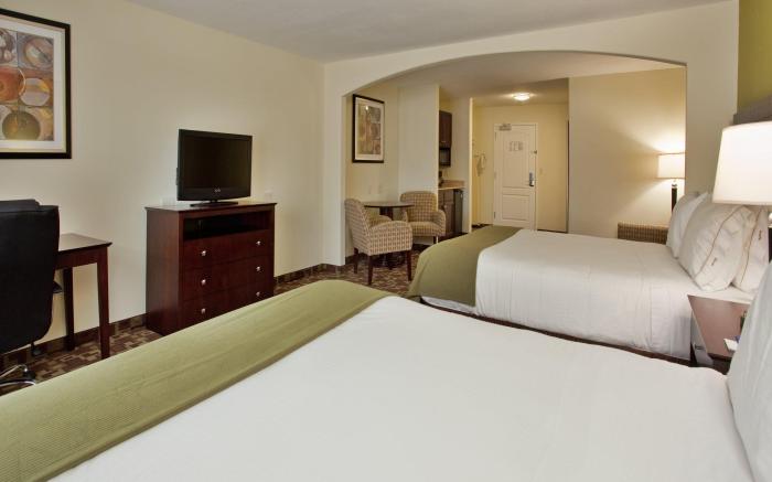 Holiday Inn Express Hotel & Suites Kansas City Sports Complex By IHG